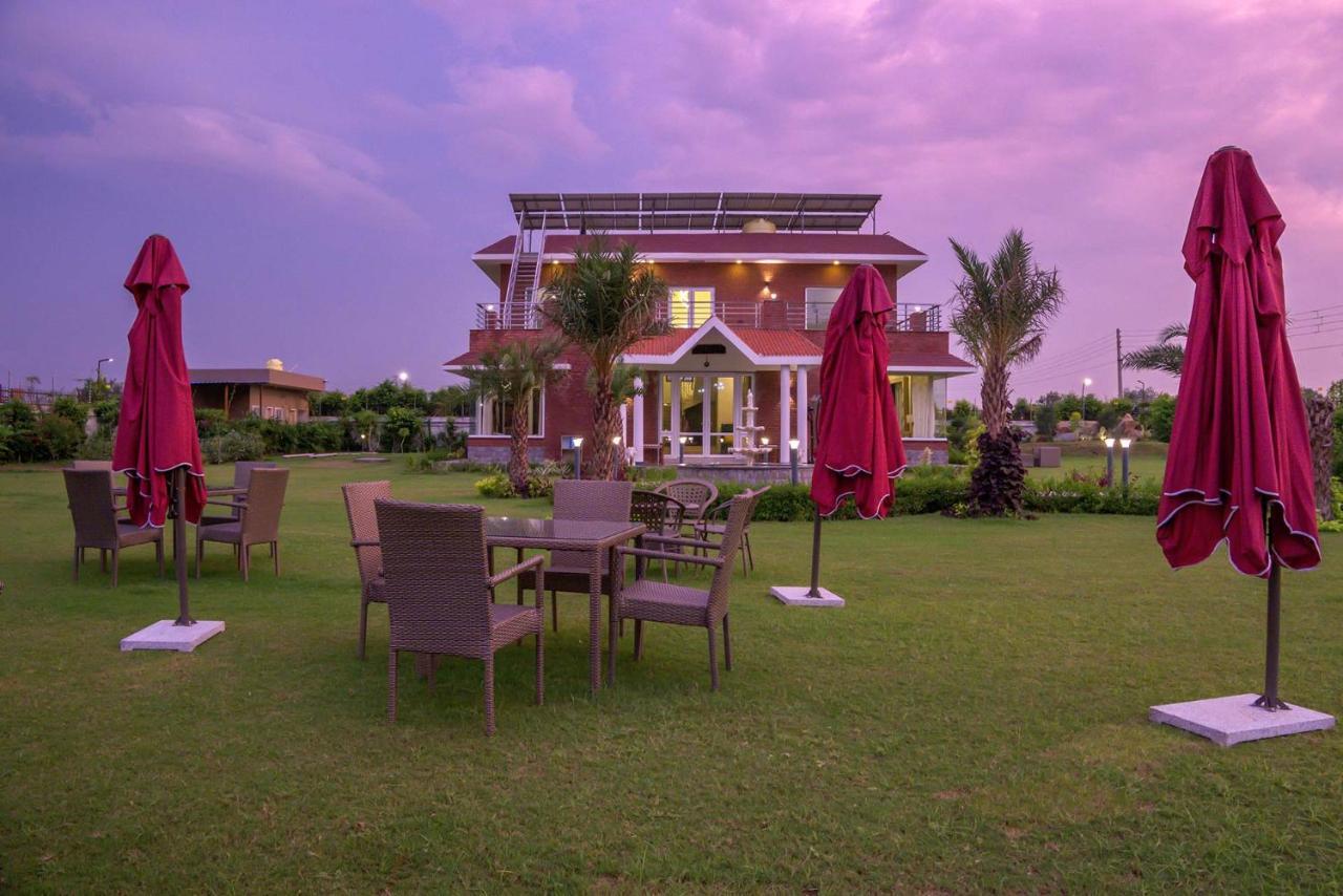 Stayvista At Hillside Paradise Dhauj Exterior photo