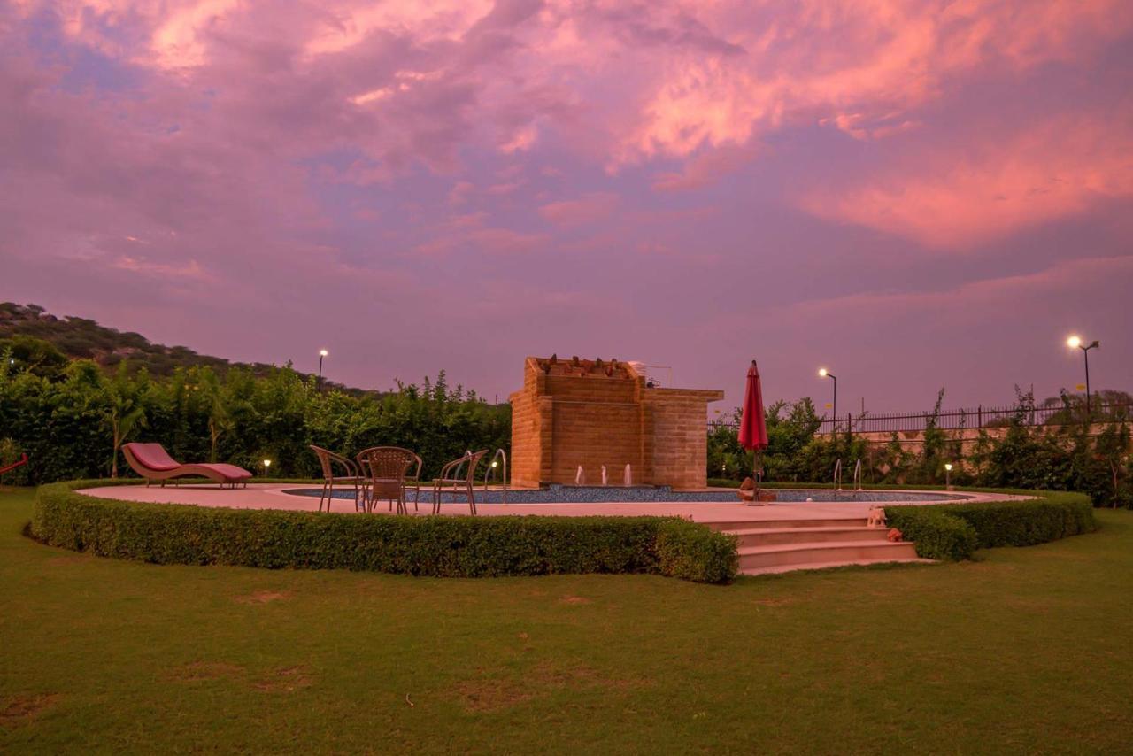 Stayvista At Hillside Paradise Dhauj Exterior photo